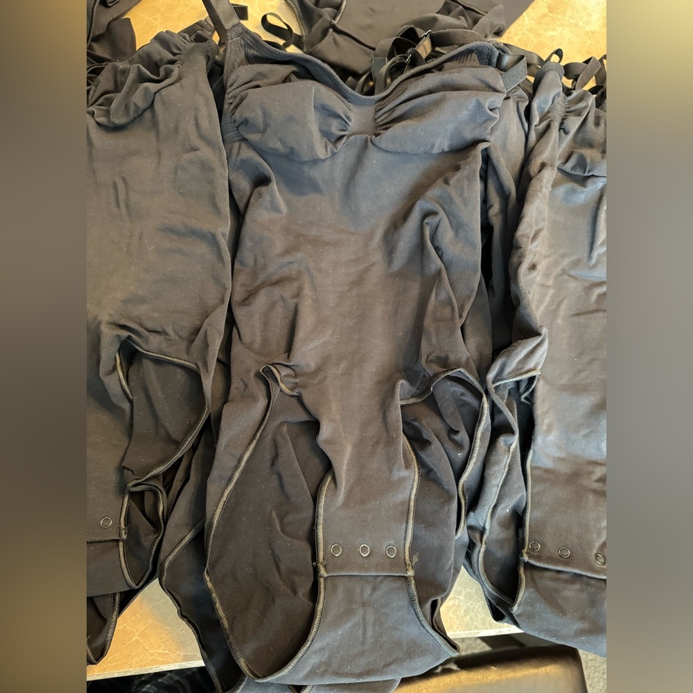 SKIMS SEAMLESS SCULPT BRIEF BODYSUIT - Picture 6 of 16
